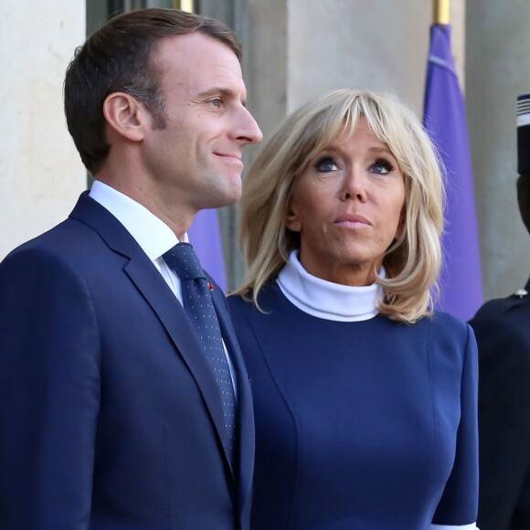 Le président de la république, Emmanuel Macron aux côtés de la première dame Brigitte Macron reçoit le président du Chili, Sebastian Pinera et sa femme, María Cecilia Morel Montes, pour un entretien au Palais de l'Elysée à Paris le 8 Octobre 2018 © Stéphane Lemouton / Bestimage