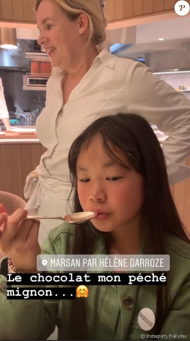 Jean Reno, Laeticia Hallyday et ses filles Jade et Joy découvrent le nouveau restaurant de leur amie Hélène Darroze à Paris, Marsan, le 25 juin 2019.