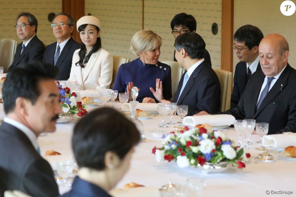 L Empereur Du Japon Naruhito La Premiere Dame Brigitte Macron Et Jean Yves Le Drian Ministre De L Europe Et Des Affaires Etrangeres Dejeuner Offert Par L Em Purepeople