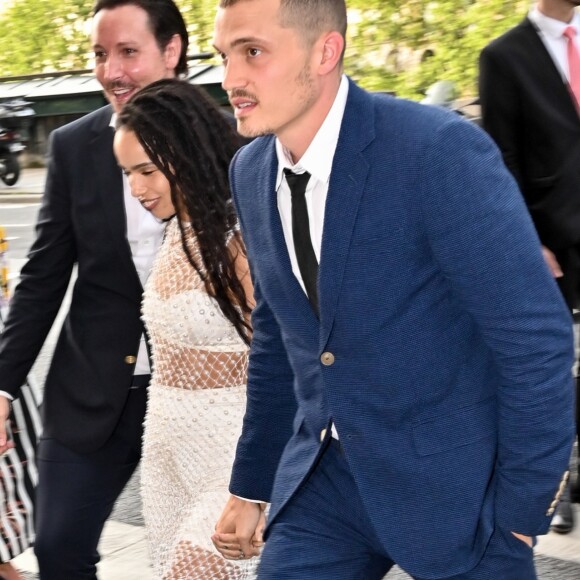 Zoe Kravitz et son mari Karl Glusman - Les invités de Zoe Kravitz et de son mari Karl Glusman arrivent au restaurant Lapérouse à Paris pour leur Pre Wedding Party le 28 juin 2019.