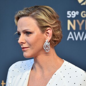 La princesse Charlene de Monaco, parée de boucles d'oreilles Graff, au photocall de la cérémonie de remise des Nymphes d'or du 59e Festival de Télévision de Monte-Carlo le 18 juin 2019 au Grimaldi Forum à Monaco. © Bruno Bebert/Bestimage
