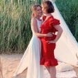 Clio Pajczer, ex-chroniqueuse de "Touche pas à mon poste" (C8) et professeure de yoga, a épousé son amoureux Aurélien samedi 29 juin 2019 en Corse.