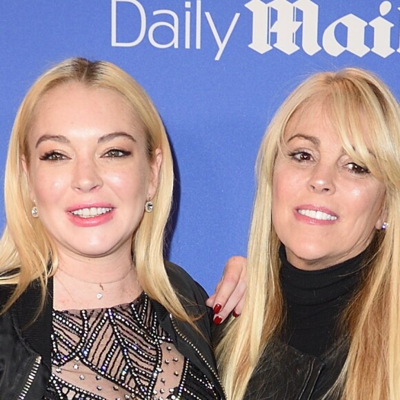 Lindsay Lohan et sa mère Dina Lohan à la soirée "Unwrap the Holidays" organisée par le Daily Mail à l'Hôtel Moxy à New York, le 6 décembre 2017.