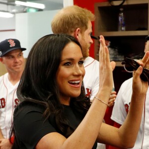 Le prince Harry, duc de Sussex, et Meghan Markle, duchesse de Sussex vont saluer les équipes de baseball "Boston Red Sox" et "New York Yankees" dans leurs vestiaires dans le cadre des Invictus Games 2019 au London Stadium. En cette occasion, le couple royal a reçu en cadeau pour leur fils Archie, un maillot floqué "Archie", de la part de chaque équipe, avant de rejoindre les tribunes pour assister au match. Londres, le 29 juin 2019.