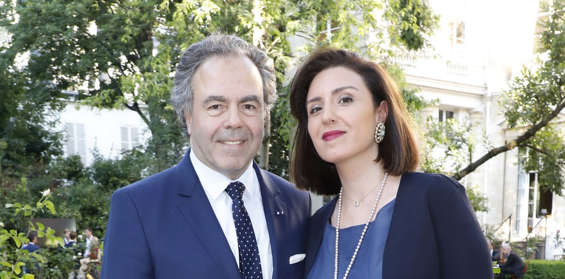 Luc Chatel Et Sa Nouvelle Compagne Luc Chatel et sa épouse Mahnaz Hatami célèbrent Venise avec Énora Malagré -  Purepeople