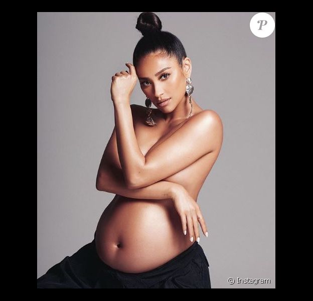 Shay Mitchell est enceinte ! Elle dévoile les premières images de la série qui va suivre sa grossesse Presque Prête. Juin 2019.