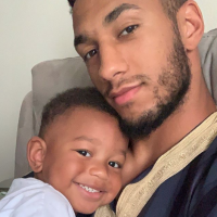 Tony Yoka, papa gaga : Son bébé boxe déjà avec lui !