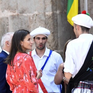 La reine Letizia d'Espagne (robe Adolfo Dominguez, collection automne-hiver 2018-2019) lors de la clôture de la 2e édition du séminaire "L'éducation patrimoniale à l'école" à San Millan de la Cogolla dans la province de La Rioja le 5 juillet 2019.