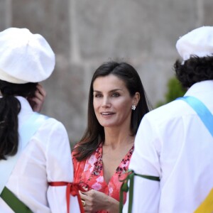 La reine Letizia d'Espagne (robe Adolfo Dominguez, collection automne-hiver 2018-2019) lors de la clôture de la 2e édition du séminaire "L'éducation patrimoniale à l'école" à San Millan de la Cogolla dans la province de La Rioja le 5 juillet 2019.