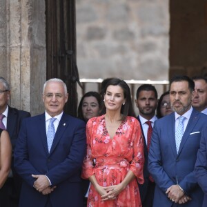 La reine Letizia d'Espagne (robe Adolfo Dominguez, collection automne-hiver 2018-2019) lors de la clôture de la 2e édition du séminaire "L'éducation patrimoniale à l'école" à San Millan de la Cogolla dans la province de La Rioja le 5 juillet 2019.