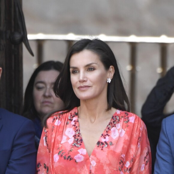 La reine Letizia d'Espagne (robe Adolfo Dominguez, collection automne-hiver 2018-2019) lors de la clôture de la 2e édition du séminaire "L'éducation patrimoniale à l'école" à San Millan de la Cogolla dans la province de La Rioja le 5 juillet 2019.