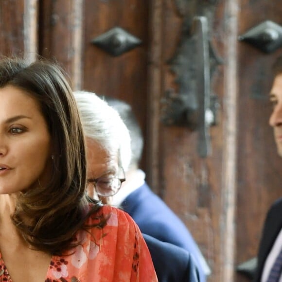 La reine Letizia d'Espagne (robe Adolfo Dominguez, collection automne-hiver 2018-2019) lors de la clôture de la 2e édition du séminaire "L'éducation patrimoniale à l'école" à San Millan de la Cogolla dans la province de La Rioja le 5 juillet 2019.