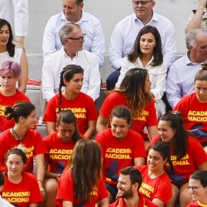 La reine Letizia d'Espagne a assisté le 4 juillet 2019 à une séance d'entraînement de l'équipe féminine nationale de rugby à 7 sur le stade de l'Université Complutense de Madrid.