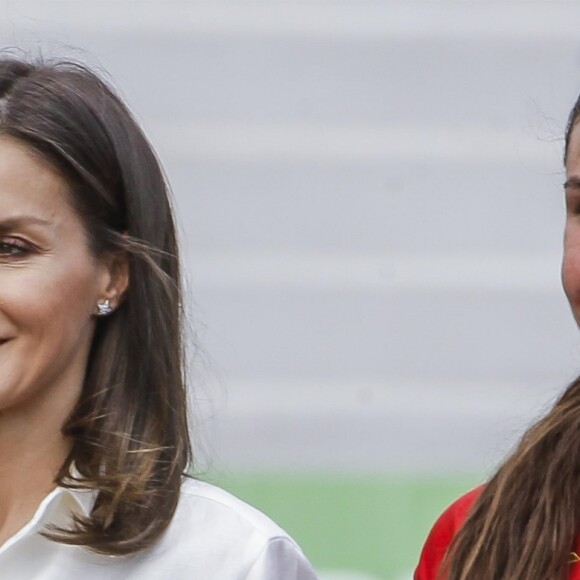La reine Letizia d'Espagne a assisté le 4 juillet 2019 à une séance d'entraînement de l'équipe féminine nationale de rugby à 7 sur le stade de l'Université Complutense de Madrid.