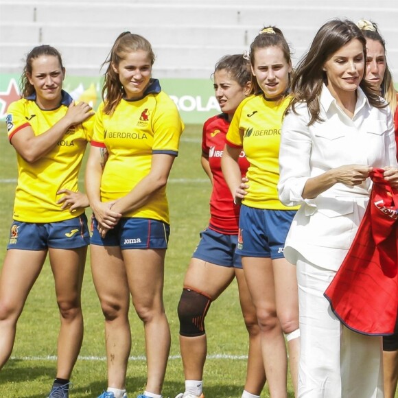 La reine Letizia d'Espagne a assisté le 4 juillet 2019 à une séance d'entraînement de l'équipe féminine nationale de rugby à 7 sur le stade de l'Université Complutense de Madrid.