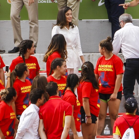 La reine Letizia d'Espagne a assisté le 4 juillet 2019 à une séance d'entraînement de l'équipe féminine nationale de rugby à 7 sur le stade de l'Université Complutense de Madrid.