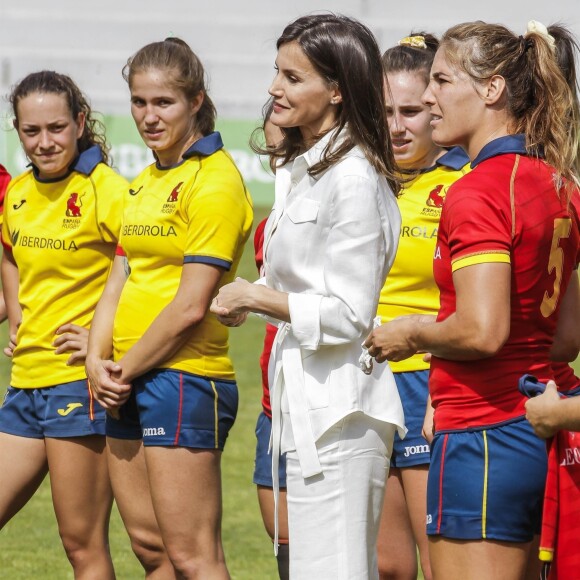 La reine Letizia d'Espagne a assisté le 4 juillet 2019 à une séance d'entraînement de l'équipe féminine nationale de rugby à 7 sur le stade de l'Université Complutense de Madrid.