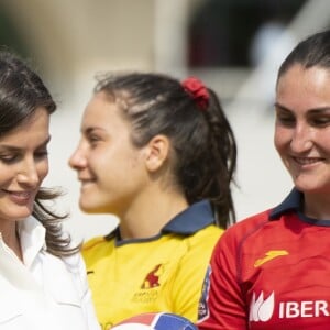 La reine Letizia d'Espagne a assisté le 4 juillet 2019 à une séance d'entraînement de l'équipe féminine nationale de rugby à 7 sur le stade de l'Université Complutense de Madrid.
