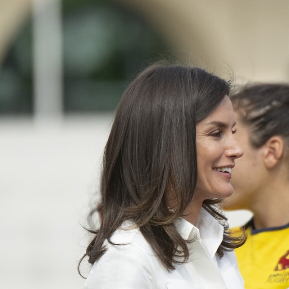 La reine Letizia d'Espagne a assisté le 4 juillet 2019 à une séance d'entraînement de l'équipe féminine nationale de rugby à 7 sur le stade de l'Université Complutense de Madrid.