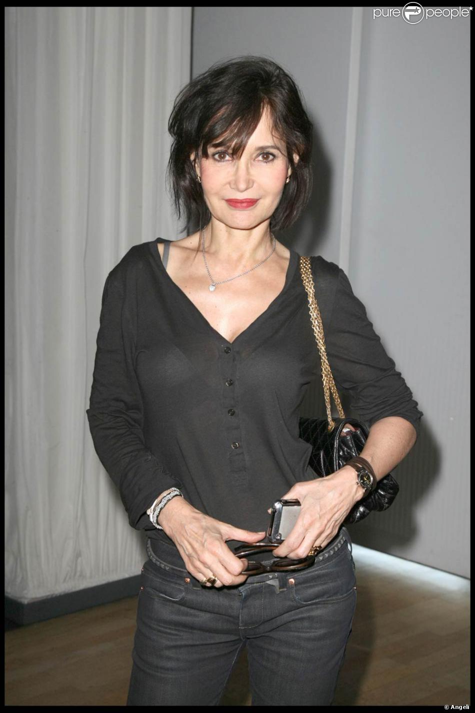 la charmante evelyne bouix a l occasion de la presentation de la nouvelle collection de montres monaco ls par teug heuer a la maison blanche avenue montaigne purepeople