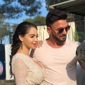 Nabilla, enceinte de son premier enfant, affiche un joli baby bump à Monaco et Menton, en juin 2019 sur Instagram.