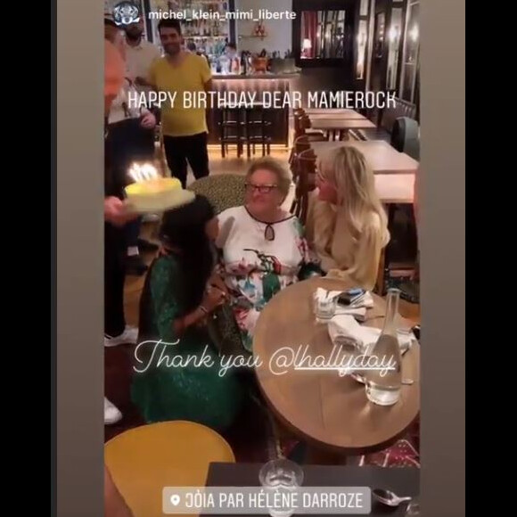 Laeticia Hallyday partage des instants en famille avec ses filles Jade (14 ans), Joy (10 ans) et son mari Johnny Hallyday sur son compte Instagram.