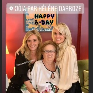 Laeticia Hallyday partage des instants en famille avec ses filles Jade (14 ans), Joy (10 ans) et son mari Johnny Hallyday sur son compte Instagram.