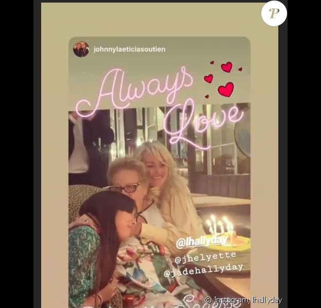 Laeticia Hallyday partage des instants en famille avec ses filles Jade (14 ans), Joy (10 ans) et son mari Johnny Hallyday sur son compte Instagram.