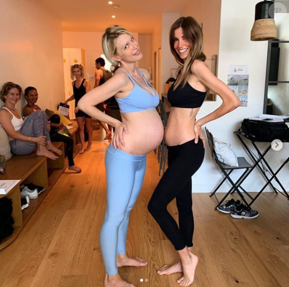 Alexandra Rosenfeld assume son baby bump et annonce sa grossesse le 7 juillet 2019.