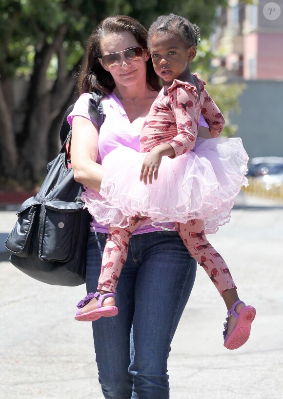 Kristin Davis est venue chercher sa fille Gemma à son cours de danse classique à Brentwood , le 16 août 2014.