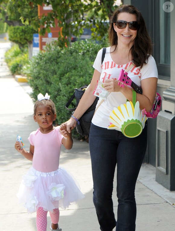 Kristin Davis et sa fille Gemma sortent d'un cours de danse classique à Brentwood, le 2 août 2014.