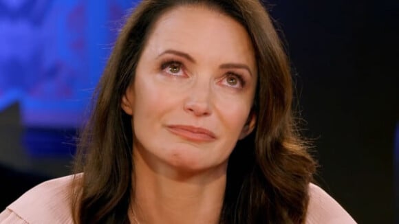 Kristin Davis en larmes en évoquant ses enfants, victimes de racisme