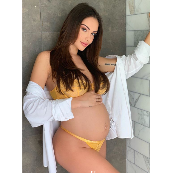 Nabilla Benattia enceinte et en lingerie sur Instagram, le 10 juillet 2019