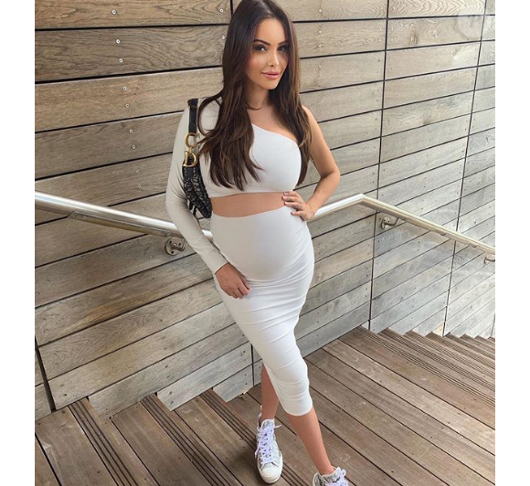Nabilla Benattia enceinte et sexy sur Instagram, le 6 juillet 2019