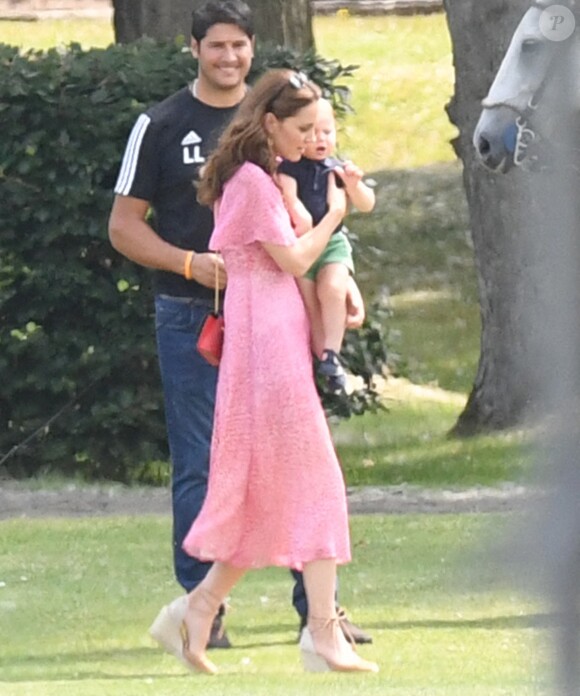 Kate Middleton très estivale avec son fils le prince Louis pour le King Power Royal Charity Polo Day à Wokingham, le 10 juillet 2019.