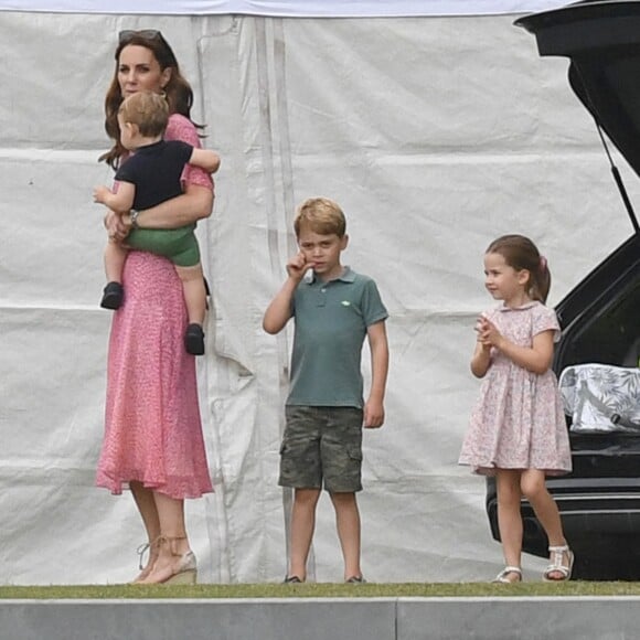 Kate Middleton, Louis, George et Charlotte pour le King Power Royal Charity Polo Day, le 10 juillet 2019.