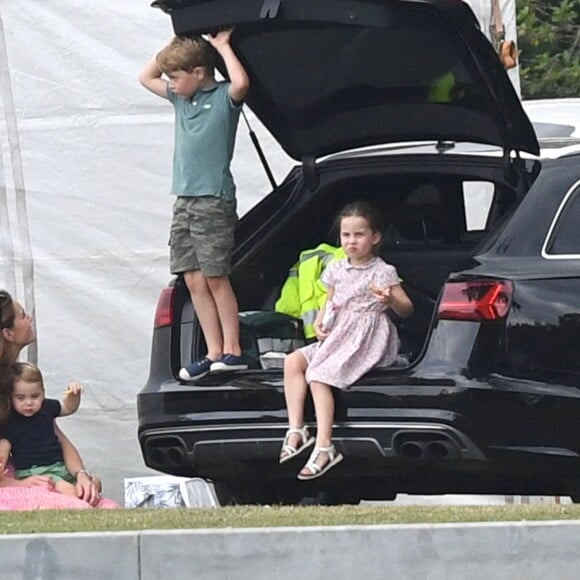 Kate Middleton, Louis, George et Charlotte pour le King Power Royal Charity Polo Day, le 10 juillet 2019.