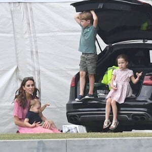 Kate Middleton, Louis, George et Charlotte pour le King Power Royal Charity Polo Day, le 10 juillet 2019.