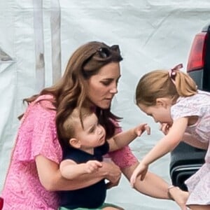 Catherine (Kate) Middleton, duchesse de Cambridge avec ses enfants, la princesse Charlotte de Cambridge et le prince Louis de Cambridge lors d'un match de polo de bienfaisance King Power Royal Charity Polo Day à Wokinghan, comté de Berkshire, Royaume Uni, le 10 juillet 2019.