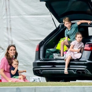 Catherine (Kate) Middleton, duchesse de Cambridge avec ses enfants, le prince George de Cambridge, la princesse Charlotte de Cambridge et le prince Louis de Cambridge lors d'un match de polo de bienfaisance King Power Royal Charity Polo Day à Wokinghan, comté de Berkshire, Royaume Uni, le 10 juillet 2019.