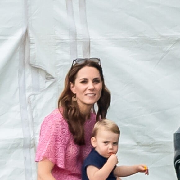 Catherine (Kate) Middleton, duchesse de Cambridge et le prince Louis de Cambridge lors d'un match de polo de bienfaisance King Power Royal Charity Polo Day à Wokinghan, comté de Berkshire, Royaume Uni, le 10 juillet 2019.