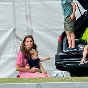 Catherine (Kate) Middleton, duchesse de Cambridge avec ses enfants, le prince George de Cambridge et le prince Louis de Cambridge lors d'un match de polo de bienfaisance King Power Royal Charity Polo Day à Wokinghan, comté de Berkshire, Royaume Uni, le 10 juillet 2019.