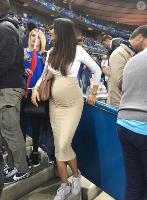 Sidonie Biémont enceinte d'Adil Rami lors de l'Euor 2016 qui s'est joué en France.