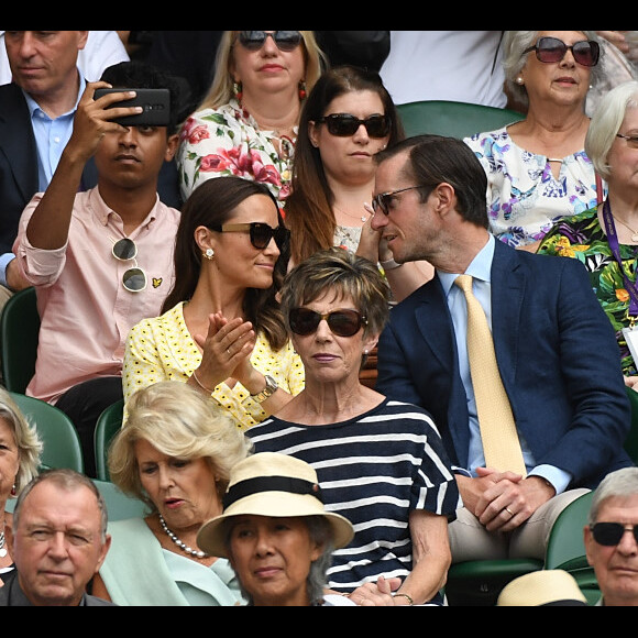 Pippa Middleton et son mari James Matthews - Les célébrités dans les tribunes de Wimbledon à Londres, le 12 juillet 2019.