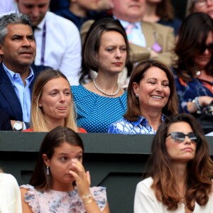 James Middleton, sa compagne Alizee Thevenet, Carole Middleton et Pippa Middleton à la finale homme du tournoi de Wimbledon "Novak Djokovic - Roger Federer (7/6 - 1/6 - 7/6 - 4/6 - 13/12)" à Londres, le 14 juillet 2019.
