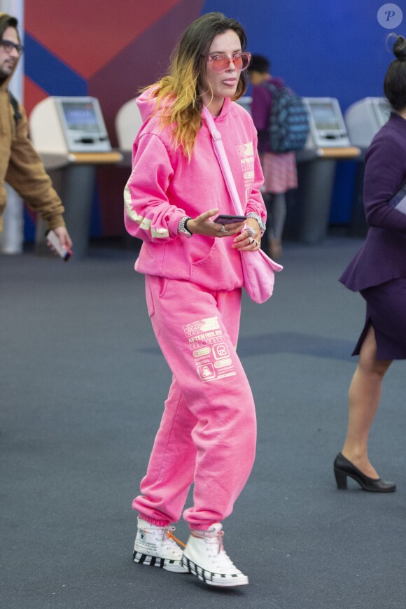 Exclusif - Bella Thorne arrive à l'aéroport de New York (JFK), le 13 juin 2019.