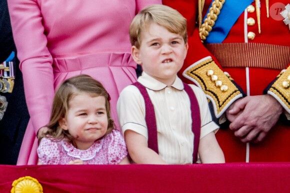 La princesse Charlotte et le prince George - La famille royale d'Angleterre au balcon du palais de Buckingham pour assister à la parade "Trooping The Colour" à Londres le 17 juin 2017.