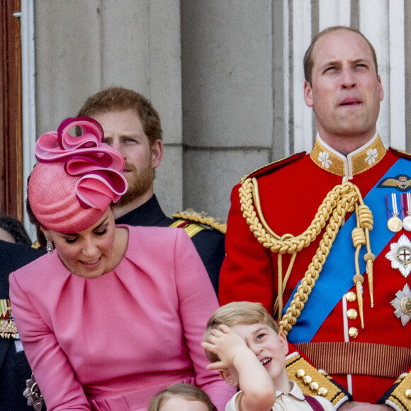 Le prince Harry, Catherine Kate Middleton, duchesse de Cambridge, la princesse Charlotte, le prince George et le prince William, duc de Cambridge - La famille royale d'Angleterre au balcon du palais de Buckingham pour assister à la parade "Trooping The Colour" à Londres le 17 juin 2017.