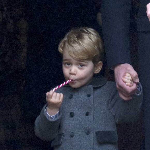 Le prince George de Cambridge - Cette année, le duc et la duchesse de Cambridge n'ont pas rejoint le reste de la famille royale britannique à Sandringham. Ils ont réveillonné à Englefield, Berkshire, Royaume Uni, chez les Midlleton et sont allés en famille à la messe de Noël ce dimanche 25 décembre 2016.