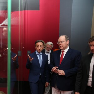 Stéphane Bern, le prince Albert II de Monaco - Inauguration de l'exposition "Chaumet en Majesté- Joyaux de souveraines depuis 1780" au Grimaldi Forum de Monaco le 11 juillet 2019. Après Pékin en 2017 et Tokyo en 2018, Chaumet met le cap sur la plus mythique des principautés et dévoile des pièces rares dont certaines sont exposées pour la première fois au public : pépites historiques ou joyaux spectaculaires, prêts de musées, de grandes familles ou de cours royales. © Sébastien Botella / Nice-Matin / Bestimage 11/07/2019 - MONACO